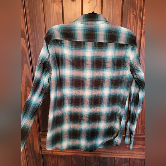 Men's American Eagle soft Flannel, long-sleeved Button-down shirt. - Picture 2 of 5